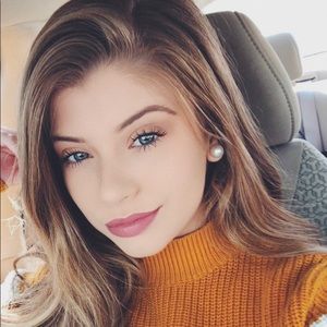 Meet your Posher, Emily